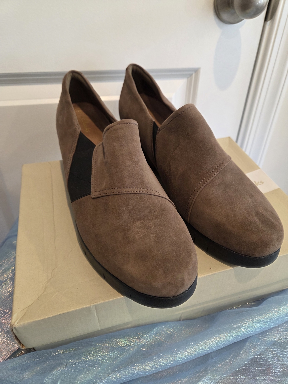 12W Clarks Brown Suede Slip-On Loafers